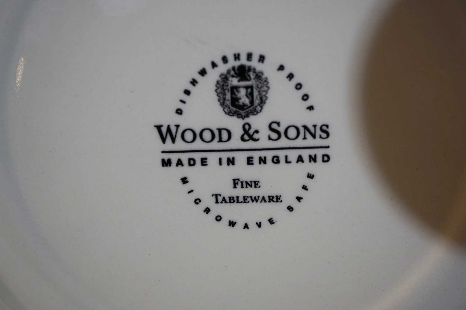 WOOD AND SONS CHINA COLONIAL ROSE BLUE 4 DINNER 11″ & 4 SALAD PLATES 8″ ENGLAND