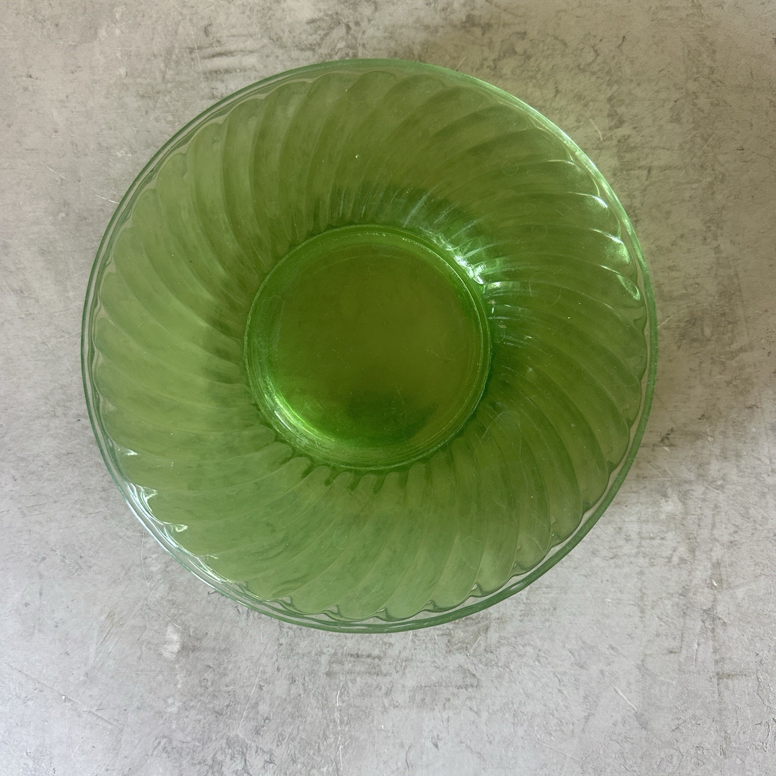 Set Of 4 Uranium Optic Swirl Green Depression Glass 6” Saucer Plates UV Glow EUC