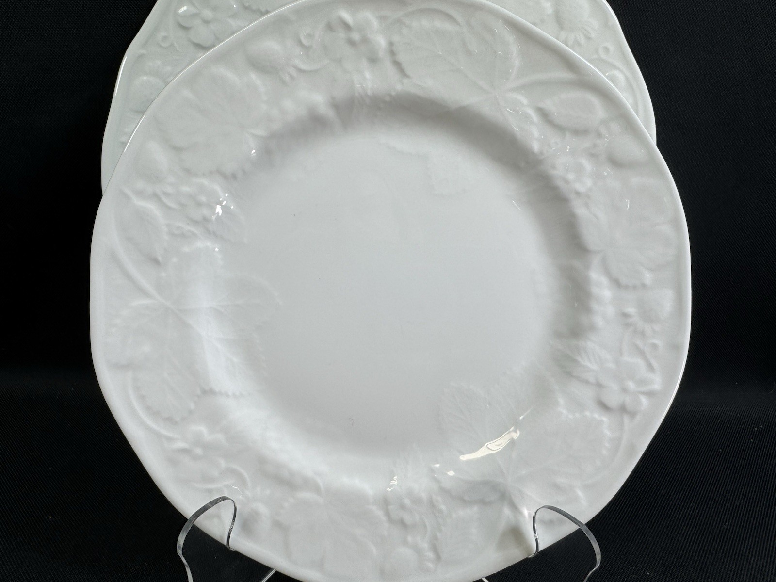 Wedgewood Strawberry/ Vine Bone China~(1)~5 piece place setting~Made In England