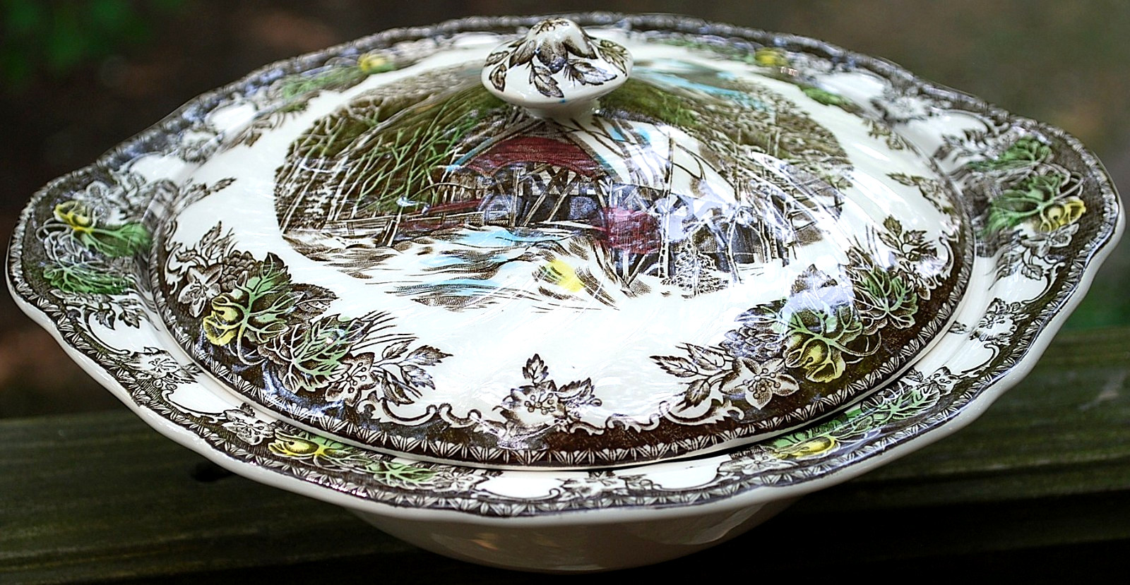 Vtg Johnson Bros COVERED BRIDGE FRIENDLY VILLAGE 10.25″ Covered Veg Dish ENGLAND