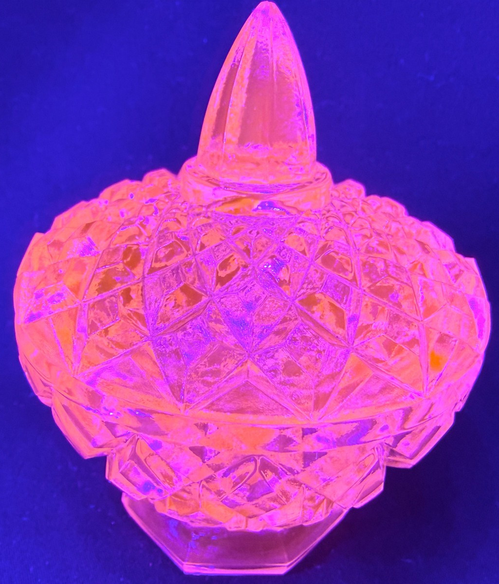 Green Vaseline Uranium glass covered candy dish coffee sugar jar / bowl selenium
