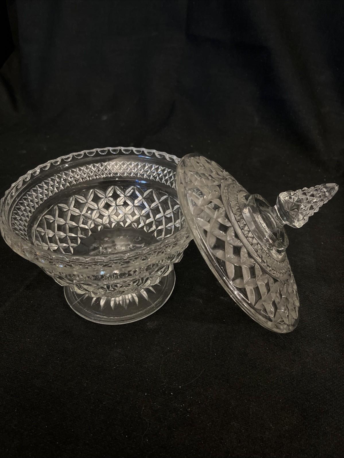 Anchor Hocking Wexford Covered Candy Dish Pedestal Crystal Glass w Lid 7.5 In
