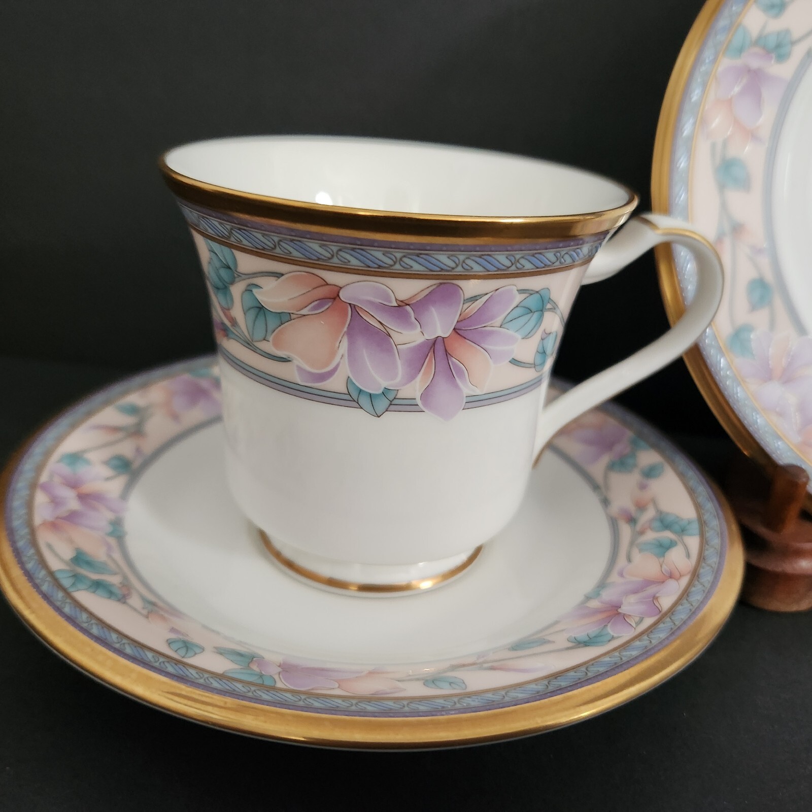 Embassy Suite By Noritake 2-cups And Saucers, 1- Bread And Butter Plate, 5 Pcs