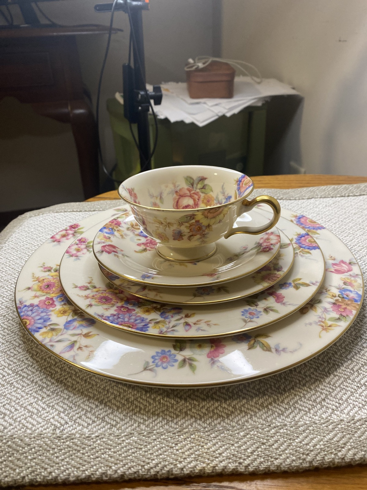 CASTLETON USA SUNNYBROOKE FIVE PIECE PLACE SETTING FOR TWELVE /60 PCS