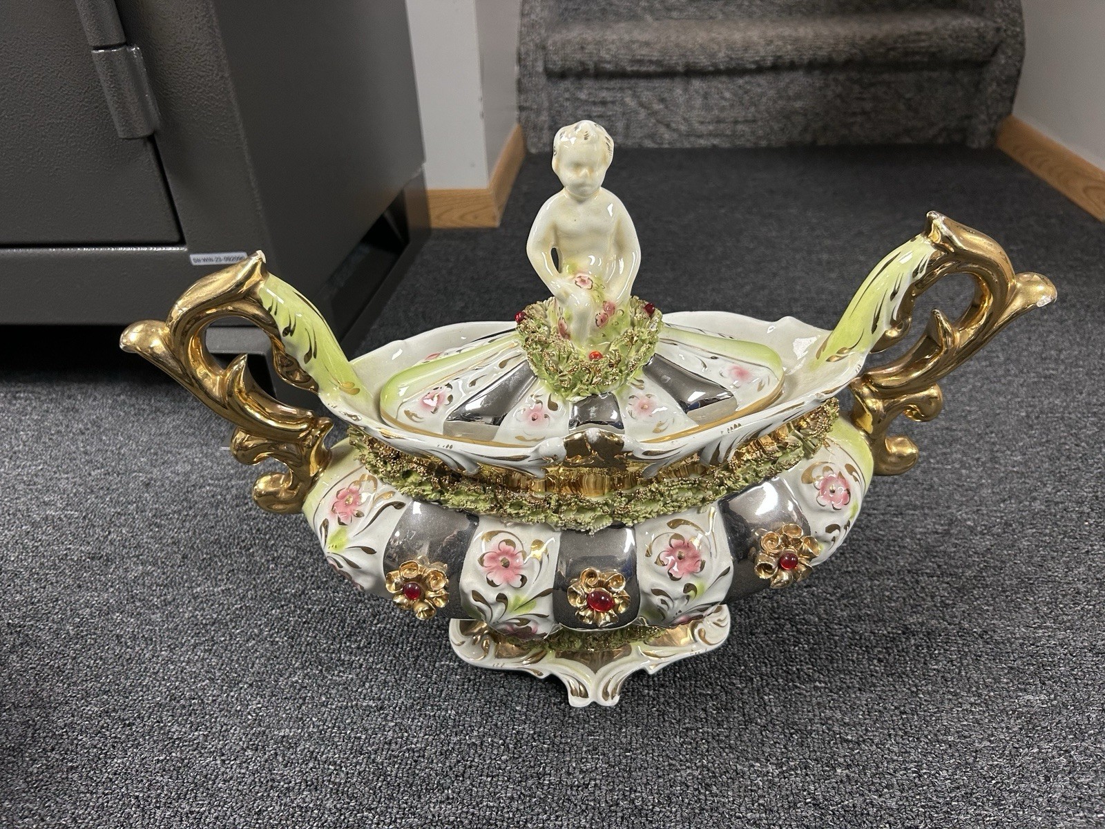 Vin Italy Capodimonte Style Centerpiece Tureen Lidded Bowl Cherub.Gold Gilt H/4