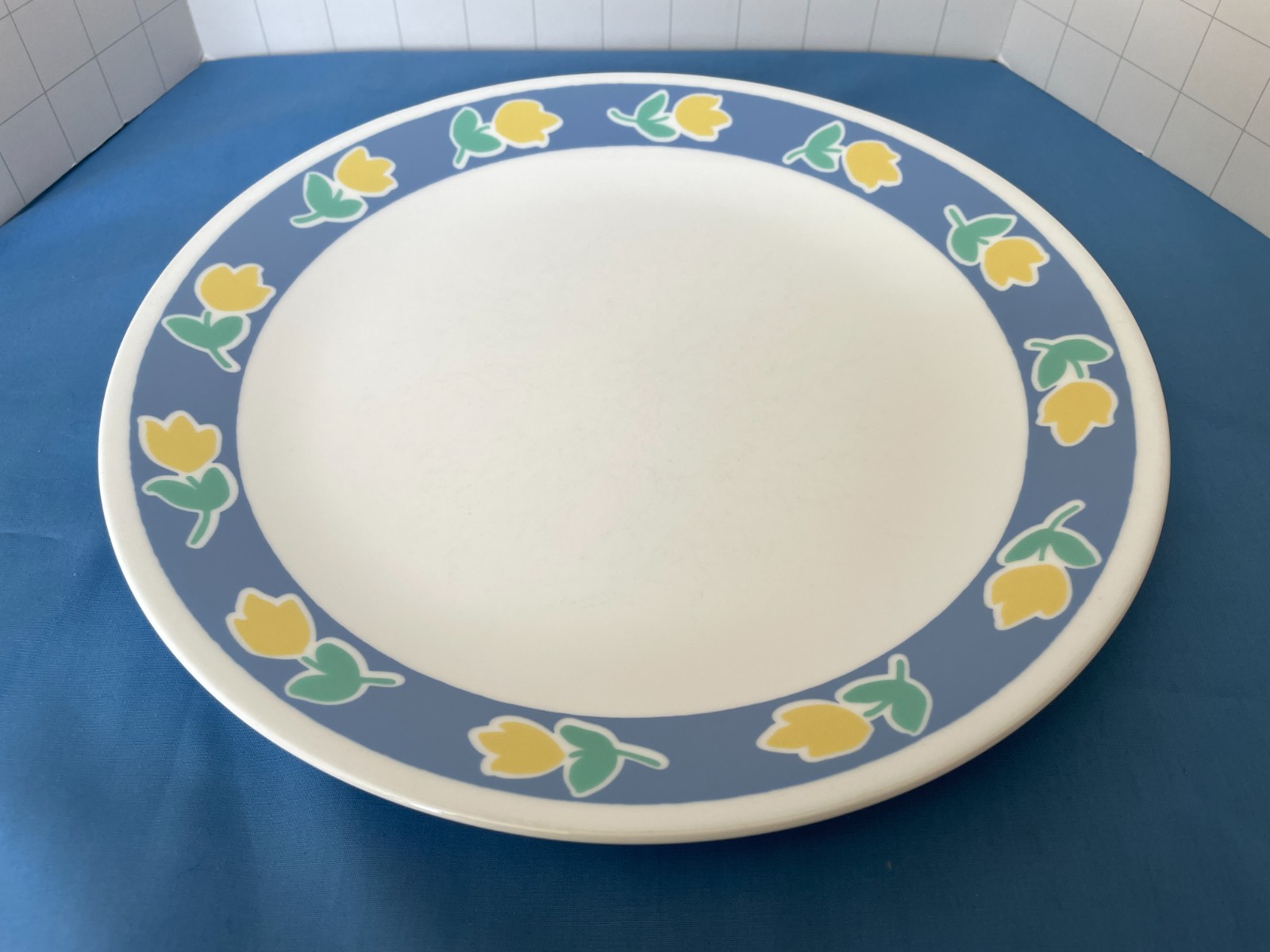 Single VTG Corelle By Corning Primavera Tulips Pattern Dinner Plate 10.25”