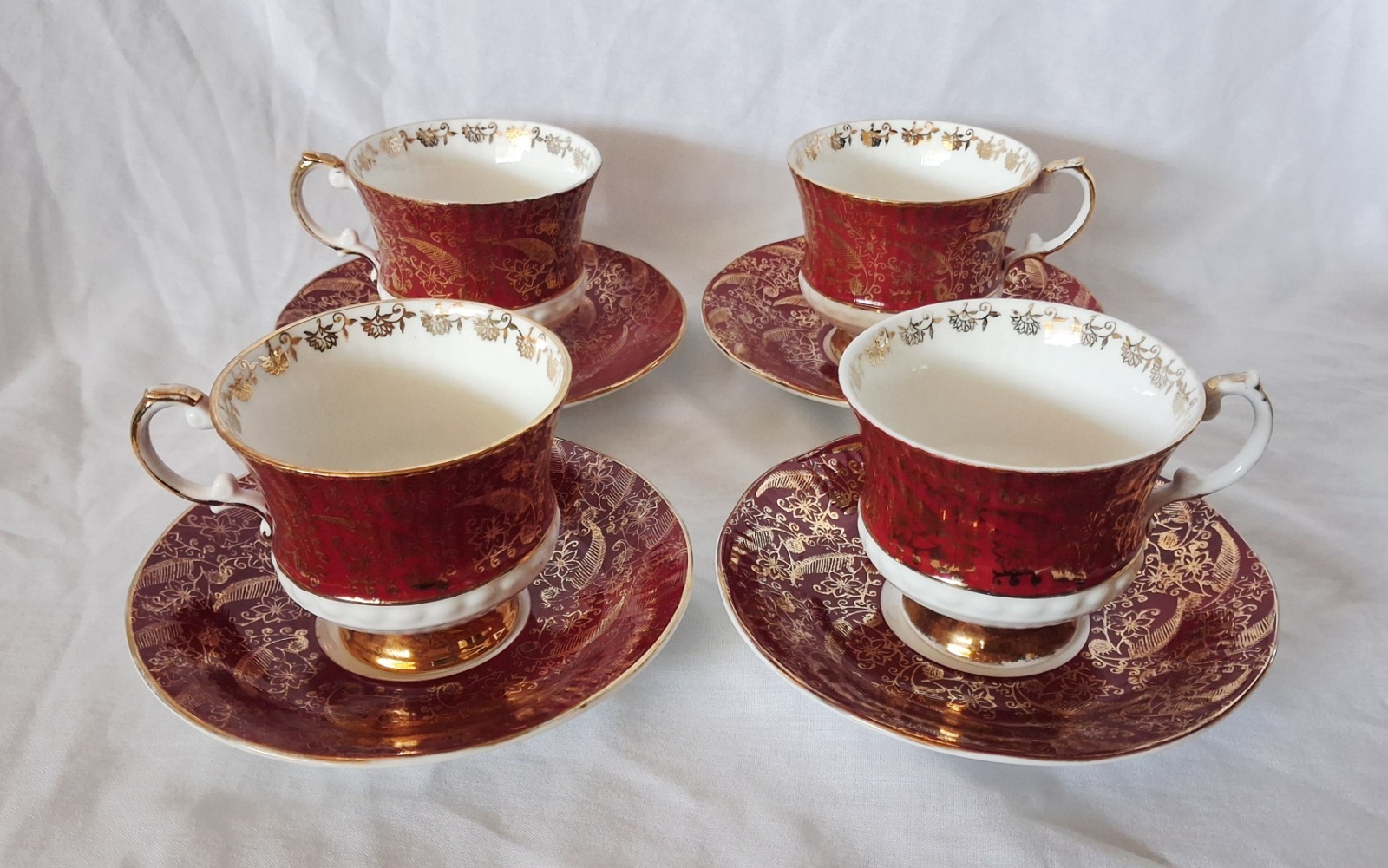 Elizabethan SOVEREIGN RED Footed Tea Cups & Saucers (Set of 4) Gold Gilt