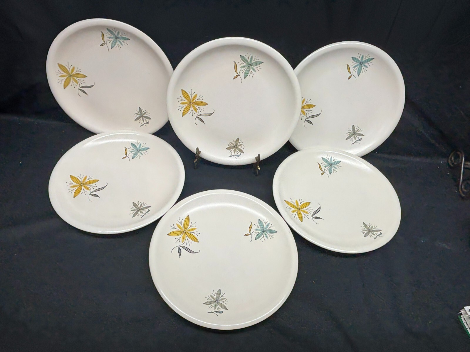 Set of 6 ~ W. S. George “ATOMIC FLOWERS” Dinner Plates ~ 10 3/8″