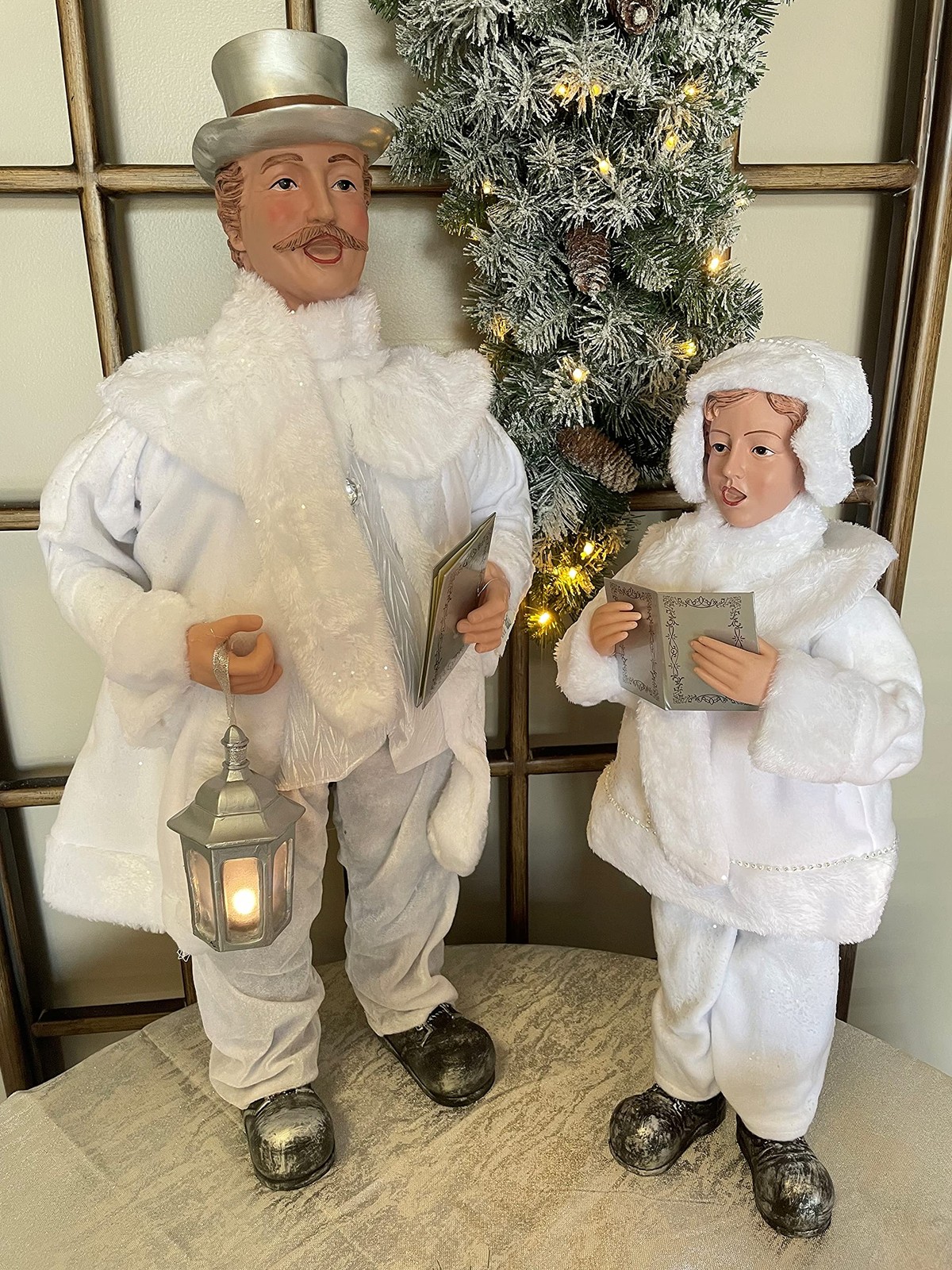 Regency Frost White Carollers Set 4