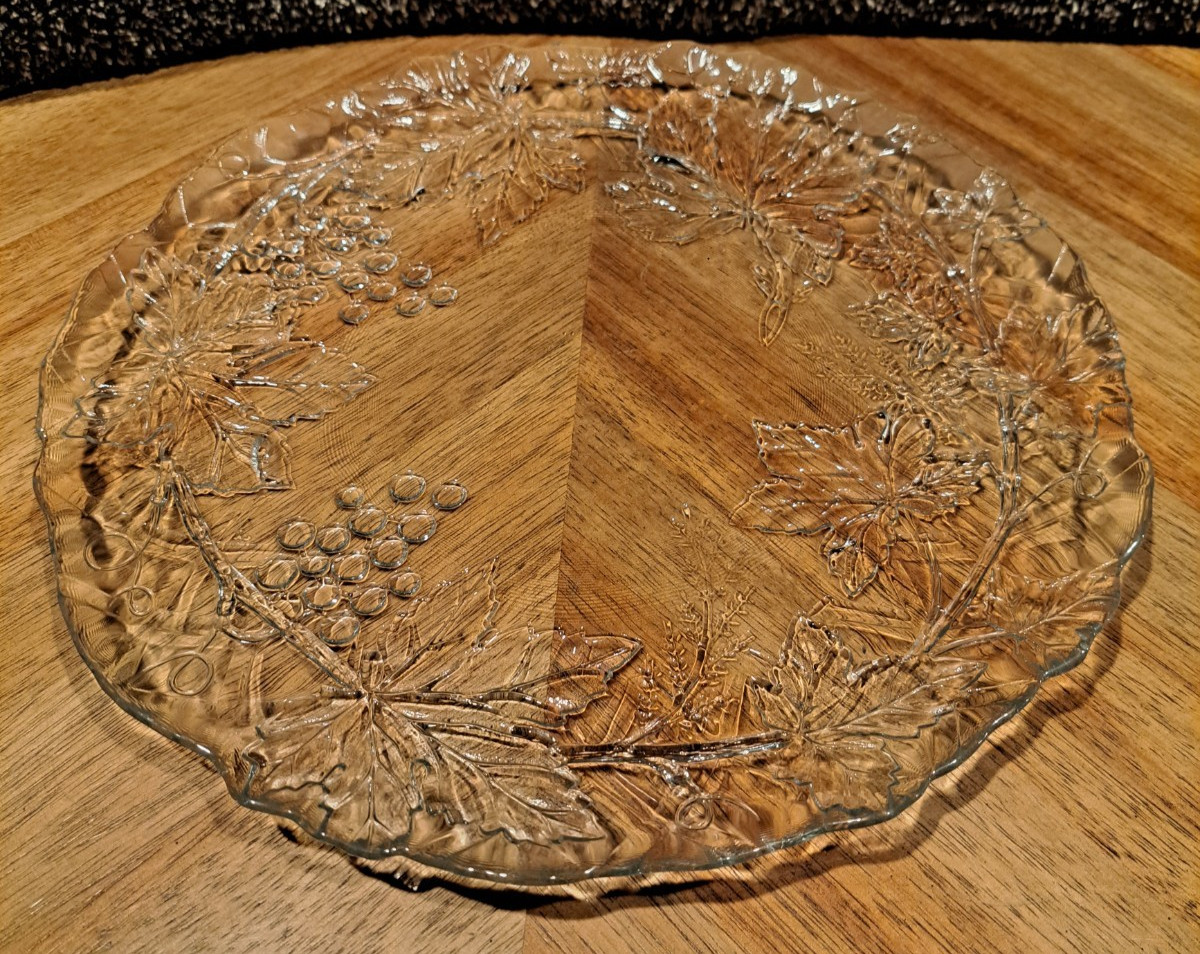 Cristal D’Arques-Durand Mallory Grapes & Leaves Design 10.5″ Glass Dinner Plates