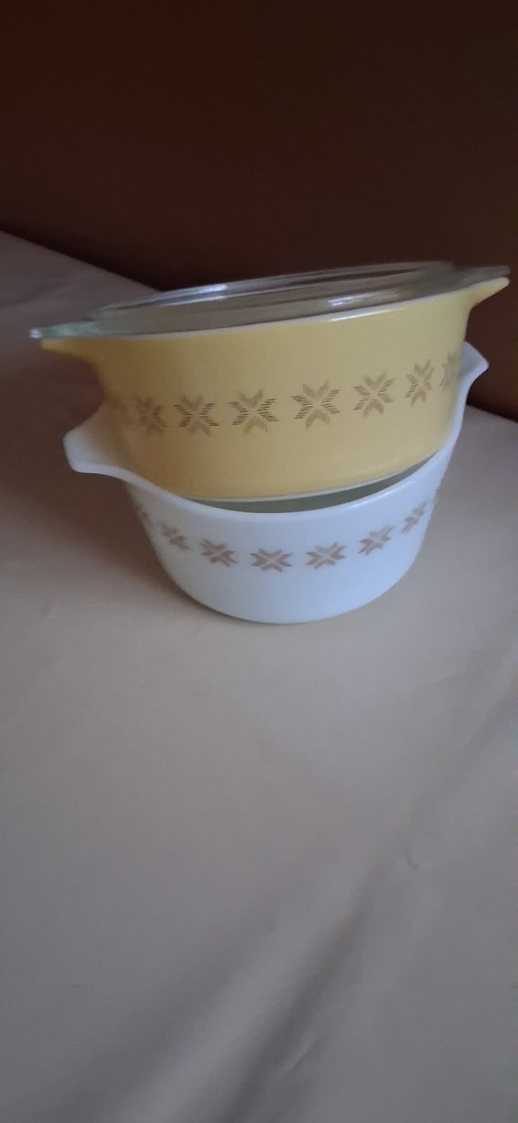 Vintage Pyrex Town And Country Set Of 2. 472 & 473. With 1 Lid Fits Either