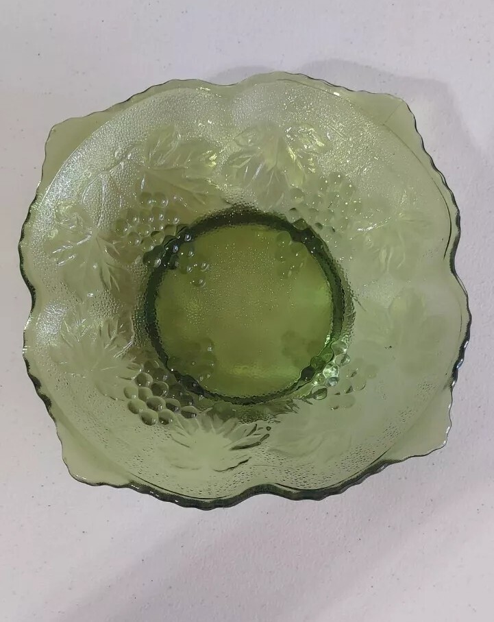 Anchor Hocking Olive Green Grape Harvest Patterned Pitcher & Squared Plate #372