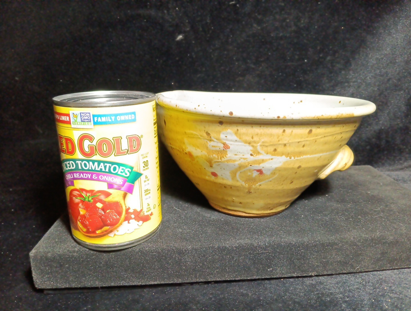 Pottery 8.25”W Mixing Bowl With Spout Floral Decor 4.25″H