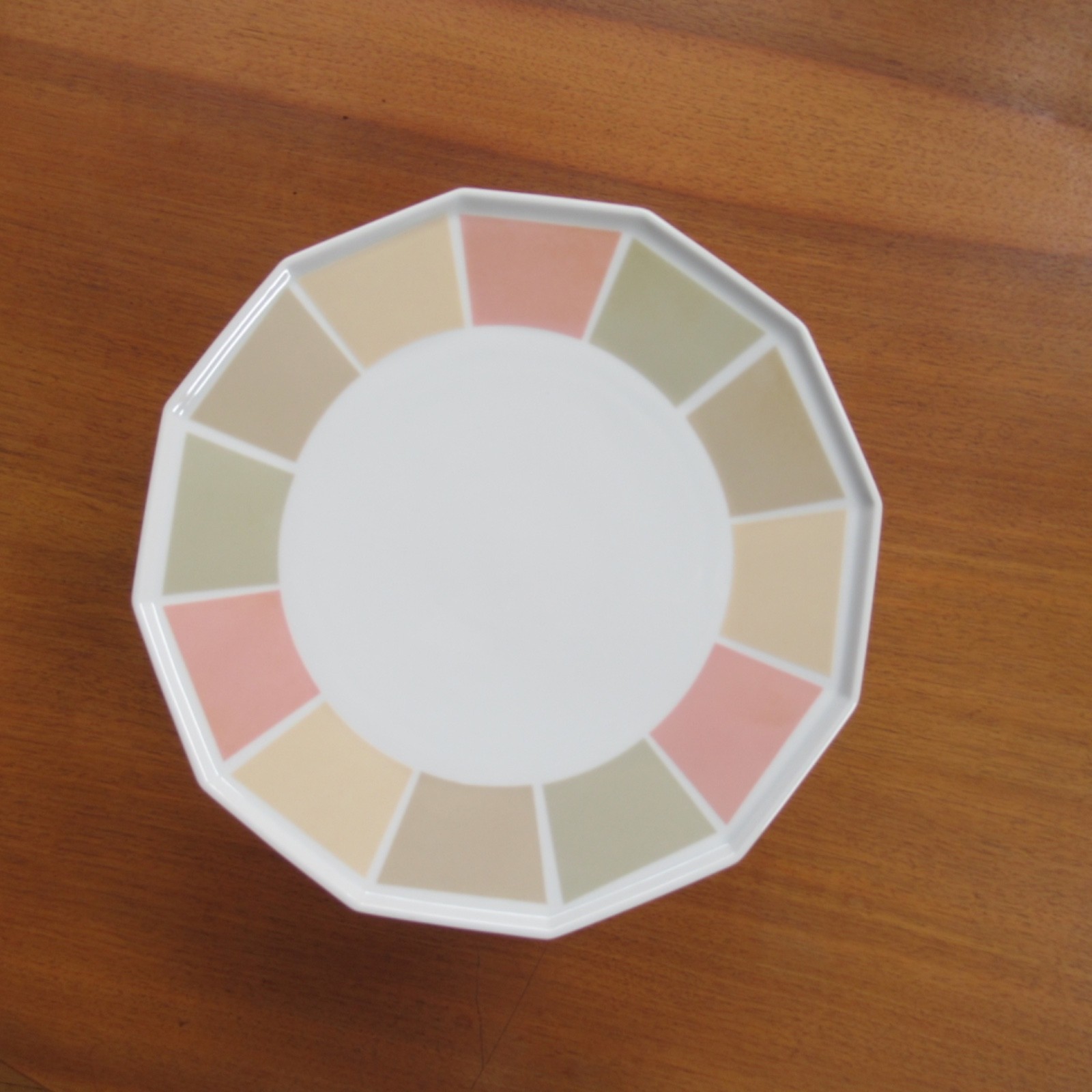 Vintage Toscany “Beta” Cake Stand