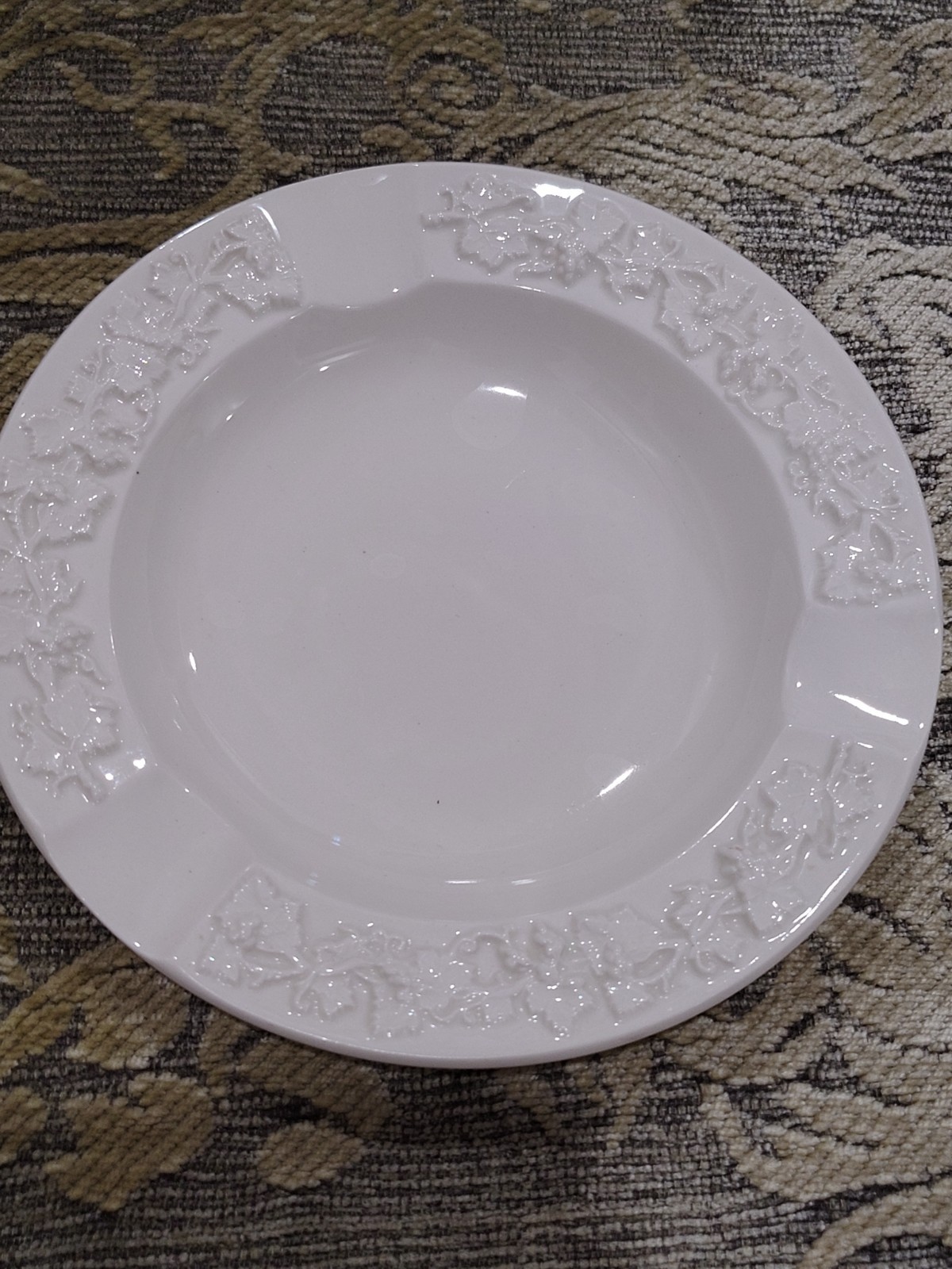 2 VTG Wedgwood Of Etruria Barlaston Queens Pedestal Compote Grapevine + Ashtray