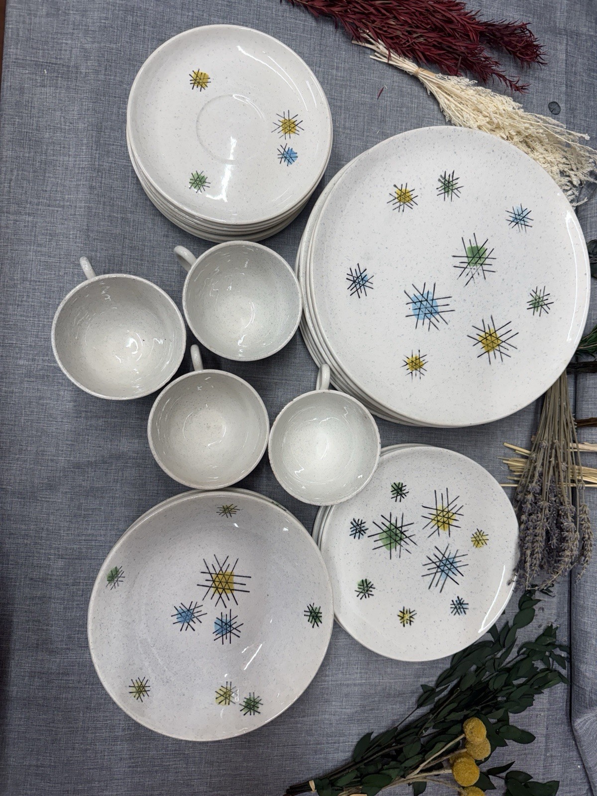 28-Piece Vintage Badonviller France Hand Painted Atomic Starburst Dinnerware Set