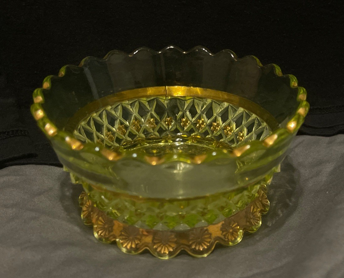 Antique Nat’l Glass Co. Victoria Vaseline Glass Gold Gilding Master Berry Bowl