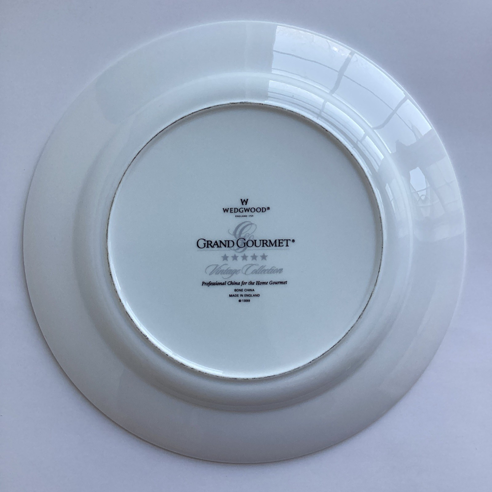 Wedgwood Grand Gourmet Vintage Collection Dinner Plates Set 8 Wine Label 9-3/4”