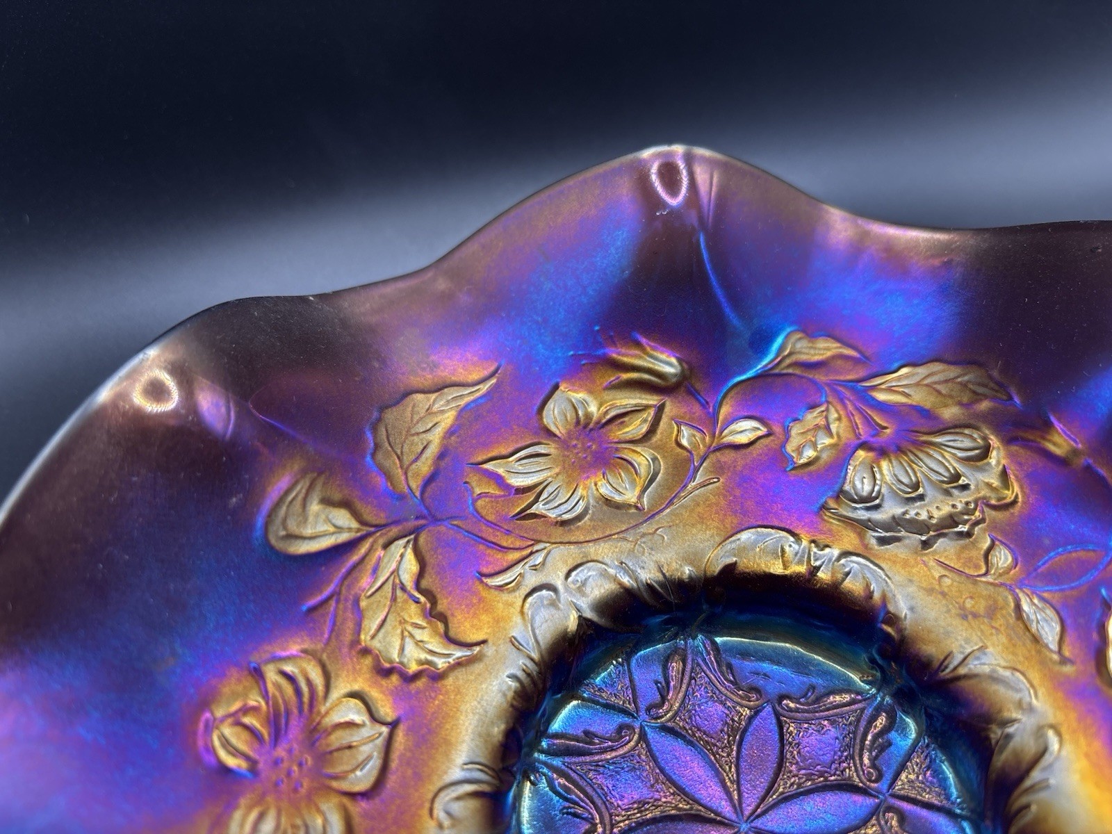 Dugan-Diamond Six Petals Carnival Glass Ruffled Bowl, Purple/Amethyst 7.5”