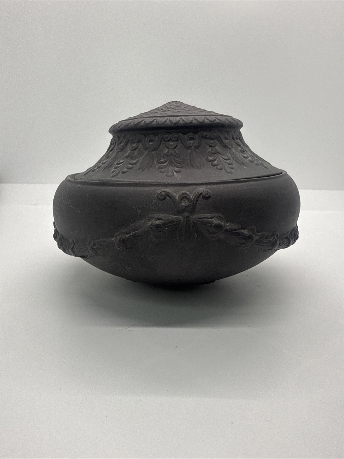 Antique English Black Basalt Porcelain Neoclassical Sugar Bowl Pot Lid (Flaws)