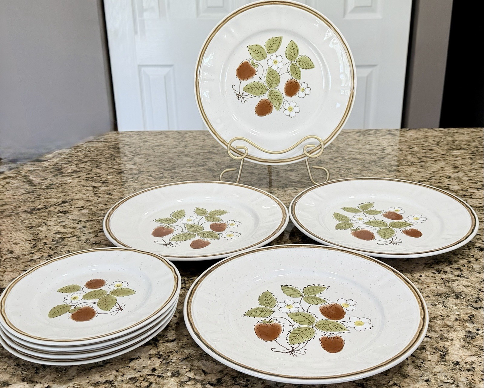 12pc Americana Hearthside Stoneware Berries Cream Dinner Set Plates & Bowls VTG