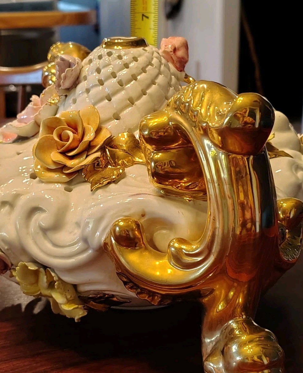 Capodimonte Style Centerpiece