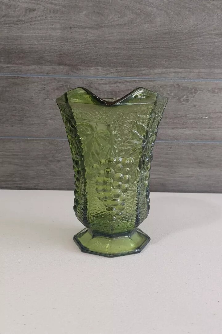 Anchor Hocking Olive Green Grape Harvest Patterned Pitcher & Squared Plate #372