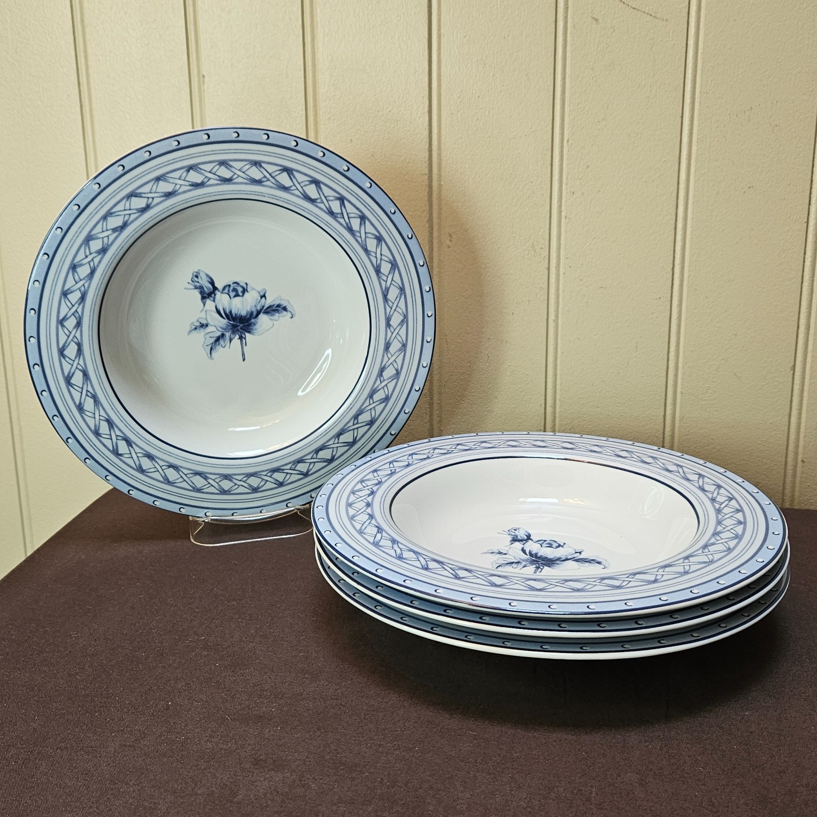 4 PTS International Interiors COTTAGE ROSE 9” Rimmed Soup Salad Pasta Bowls