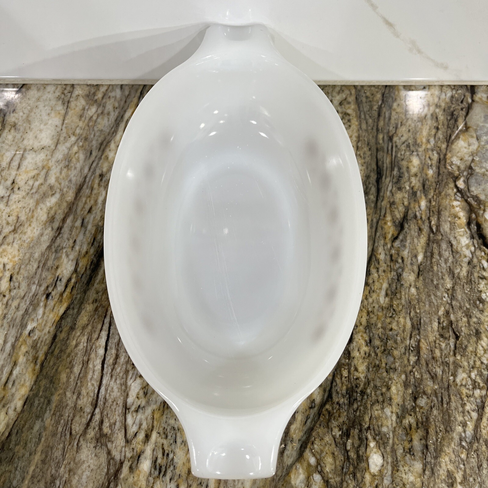 VINTAGE GLASBAKE Casserole Dish McKee 1 Qt Oval White W/Gold Pattern J2274 Chip