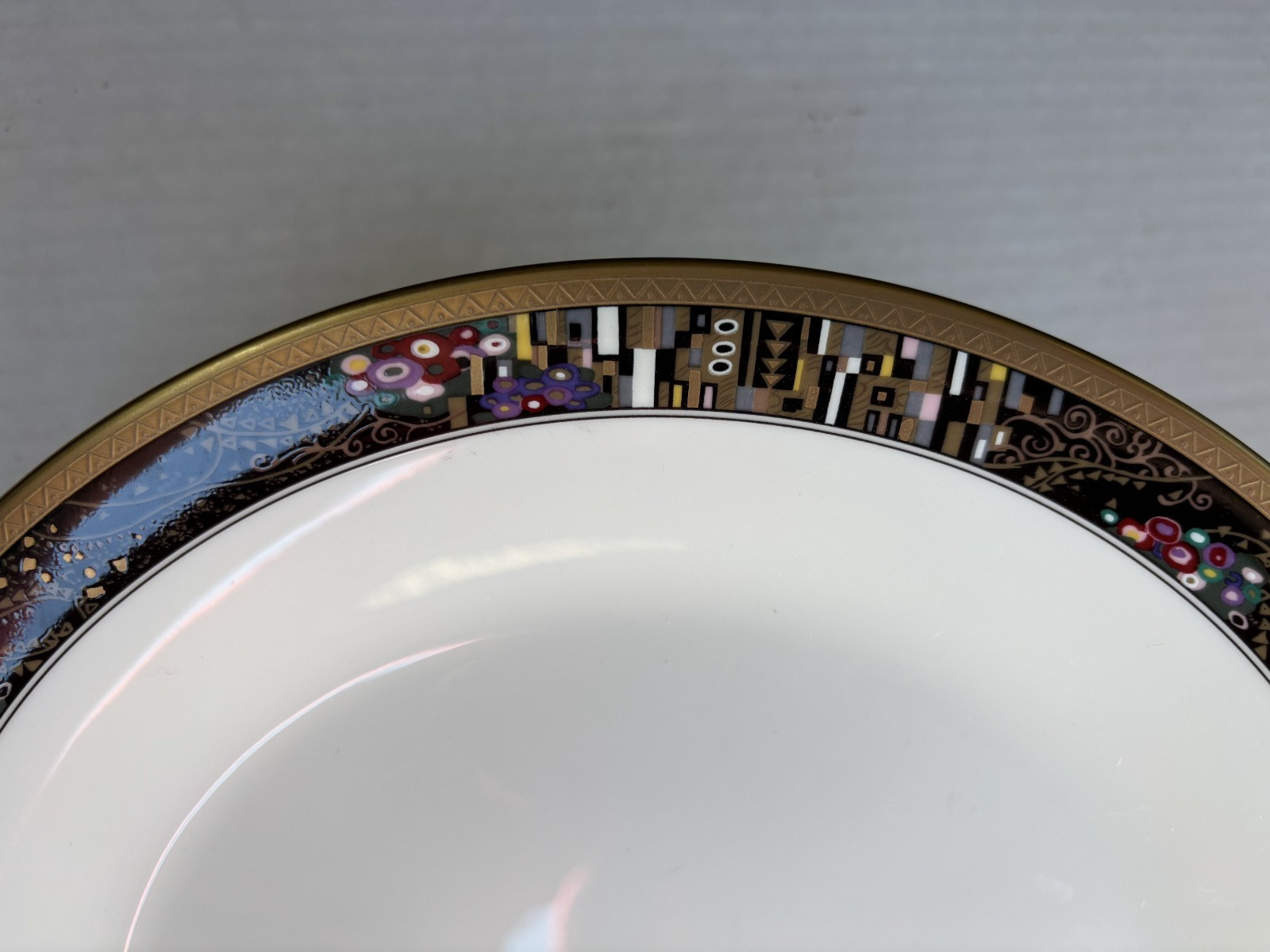 MIKASA — ROYAL GLIMMER — BONE CHINA DINNER PLATES (4)