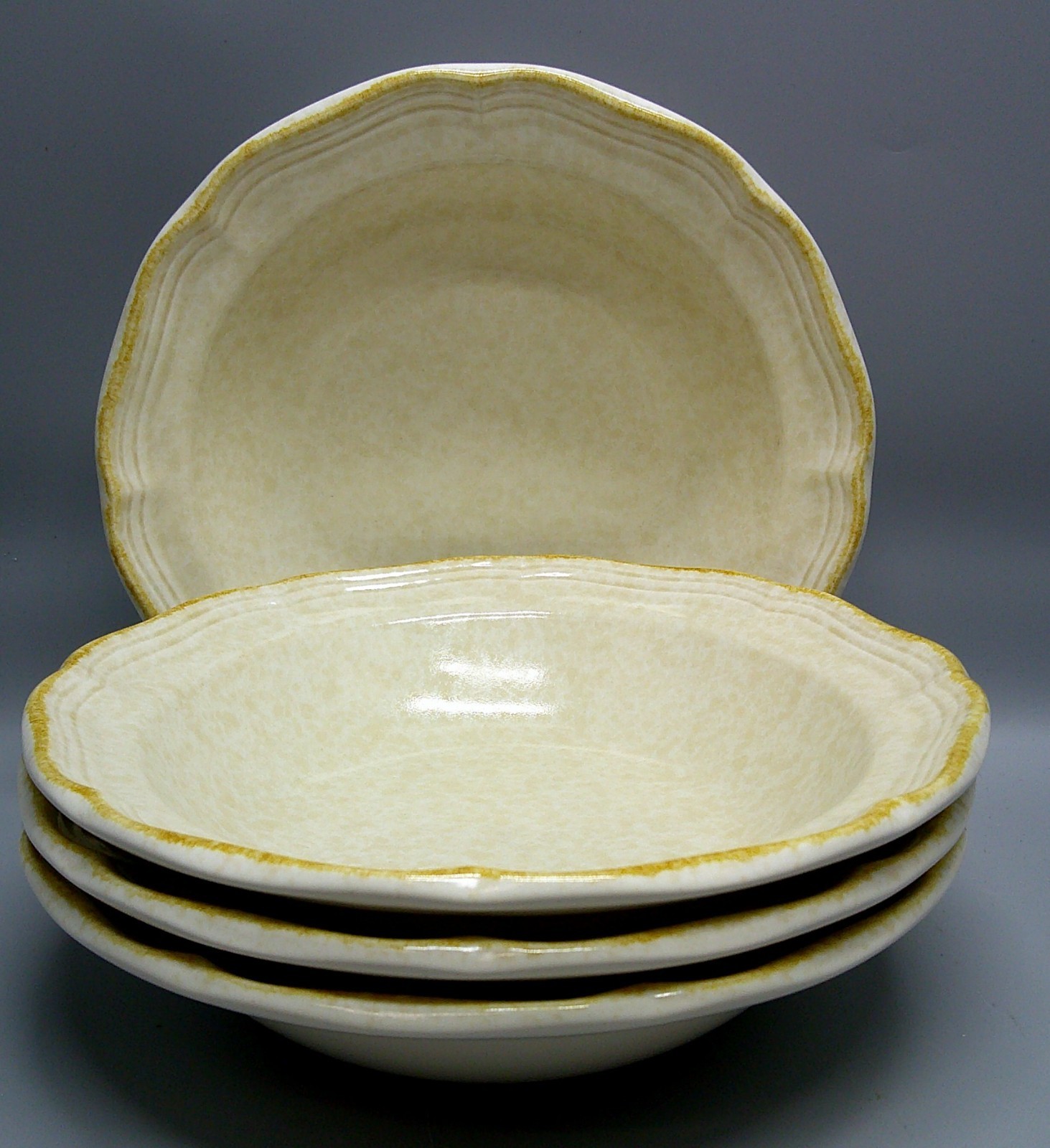 Mikasa COUNTRY CHARM FG000 Rimmed Fruit Bowls 7-3/4″ SET OF FOUR (4)
