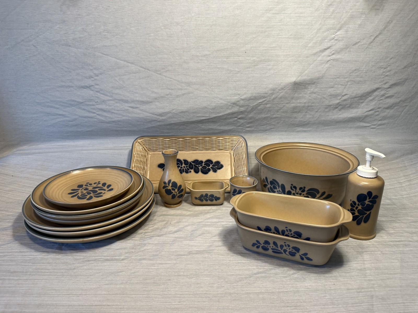 Pfaltzgraff Folk Art Stoneware Lot Loaf Pan Basket Tray Bud Vase Plates 12pc