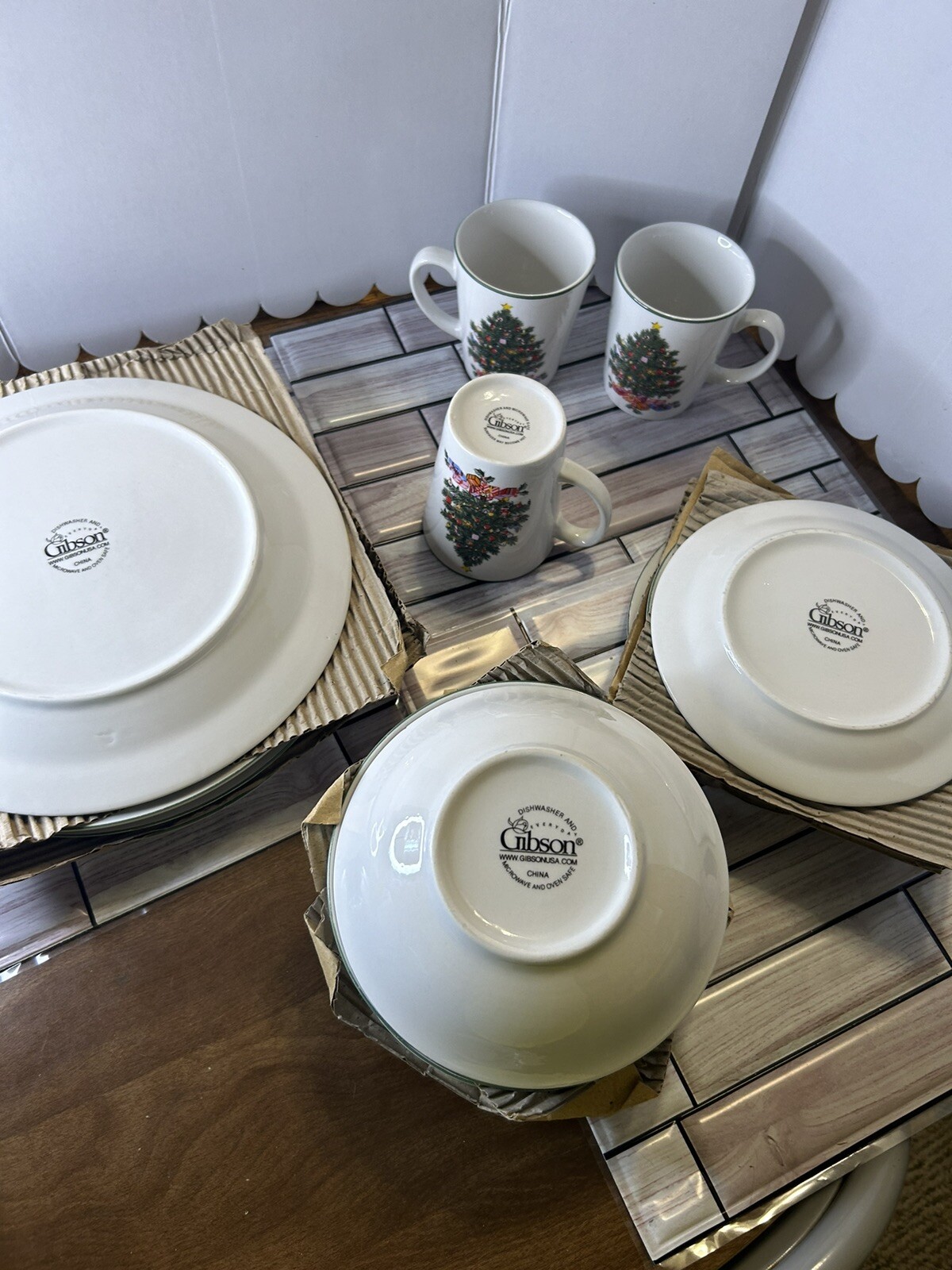 Everyday Gibson 15pc Noel Morning Durable Stoneware Set-2006-Service for 4-Used
