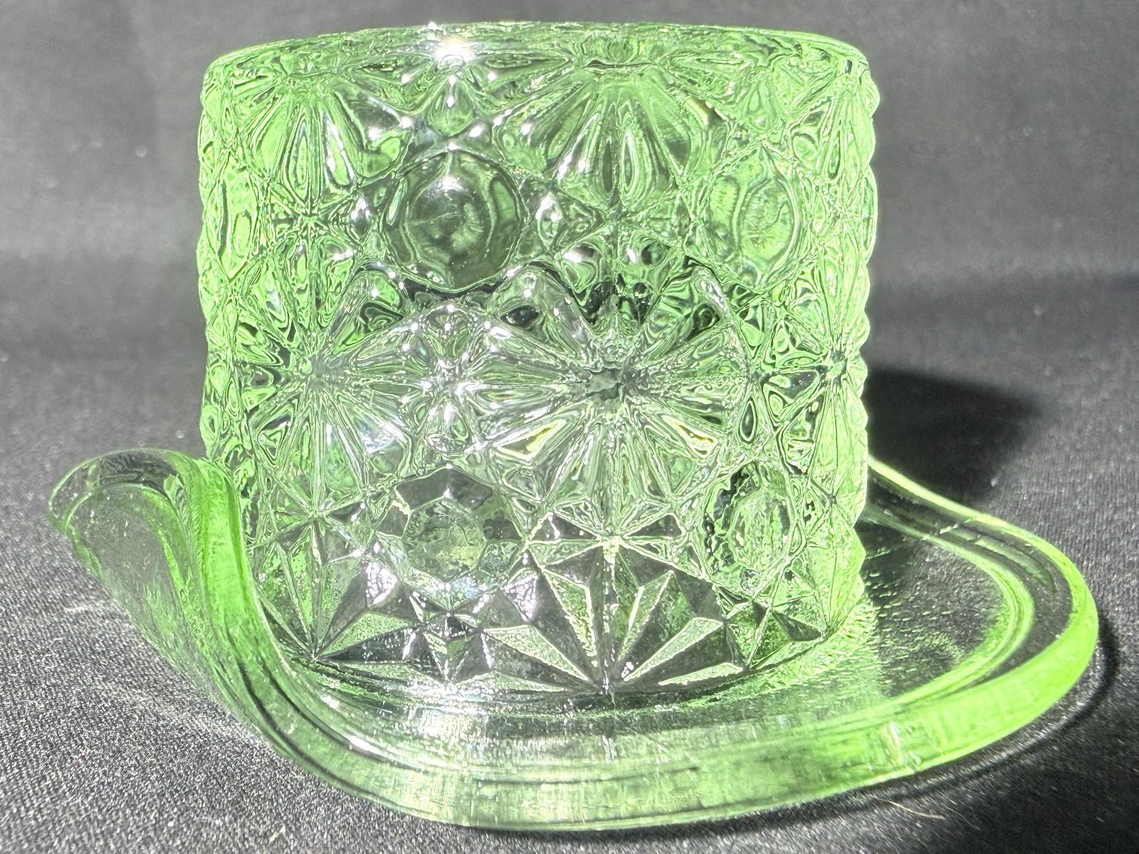 Green Vaseline glass uranium Daisy and button Top hat toothpick holder selenium