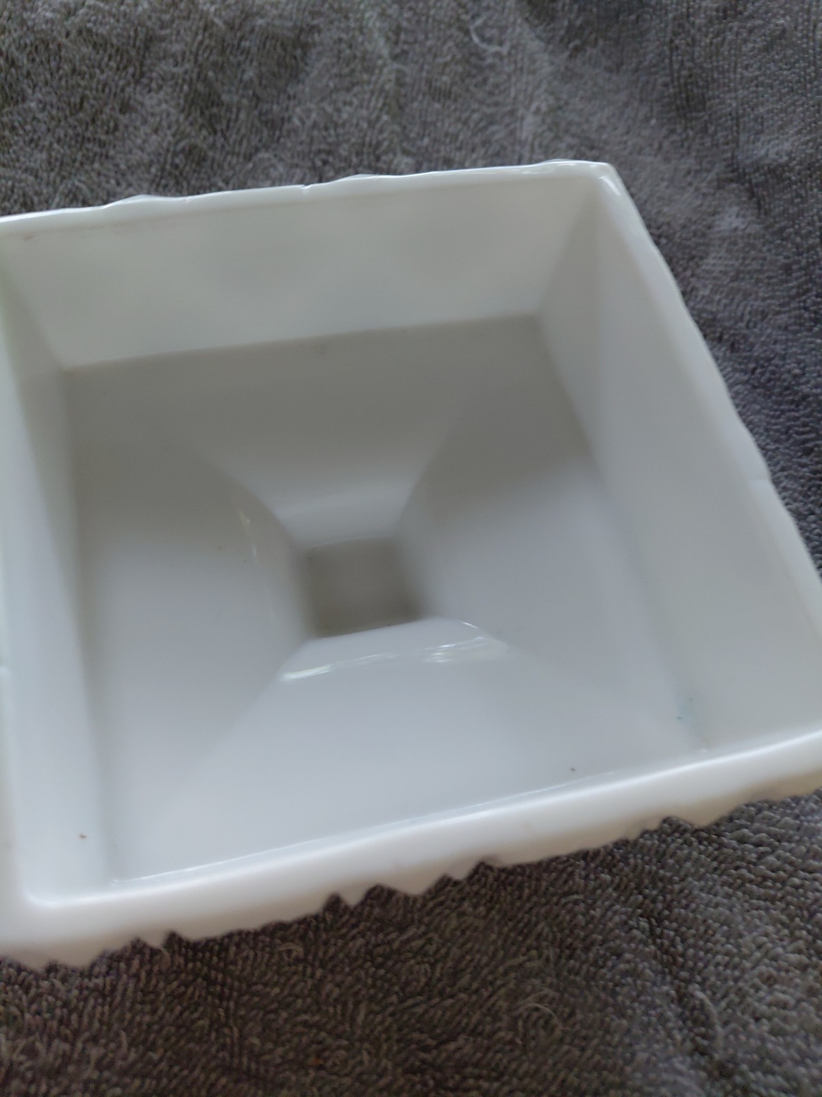 Vtg. Westmoreland Old Quilt Square Ftd. Covered Candy Milk Glass 5″