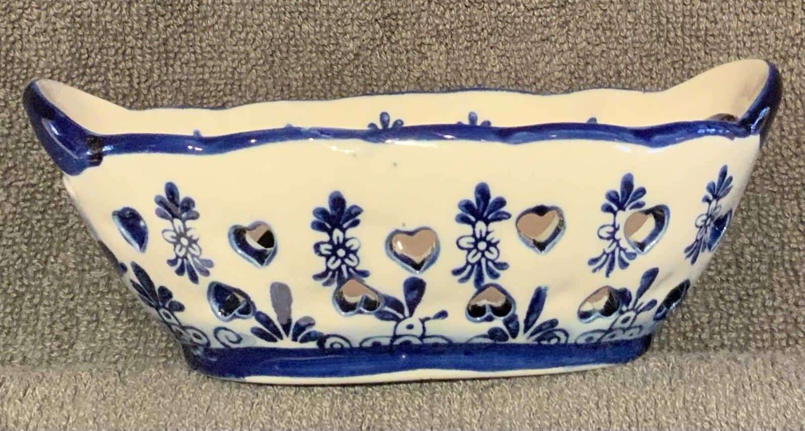 Vintage Hand Painted Delft Blue Oval 5”L x 3.25”W x 1 7/8”H Trinket Dish