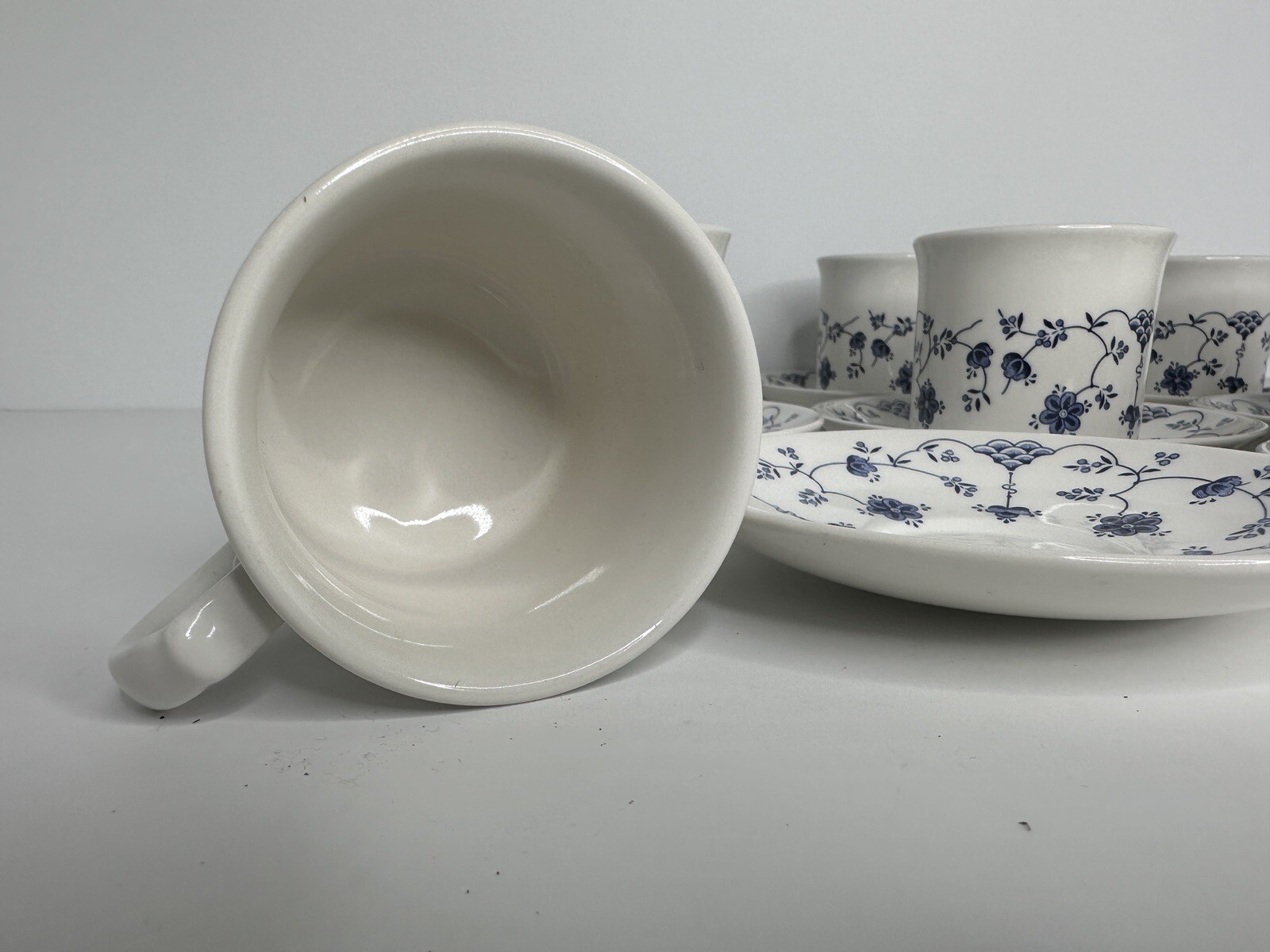VTG Finlandia (Swirl Rim, England) CHURCHILL, Tea Cup And plate Set Of 16 pcs