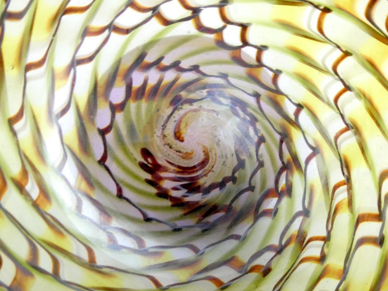Orient and Flume Iridescent Art Glass Bowl Made in 1977 Signed Base