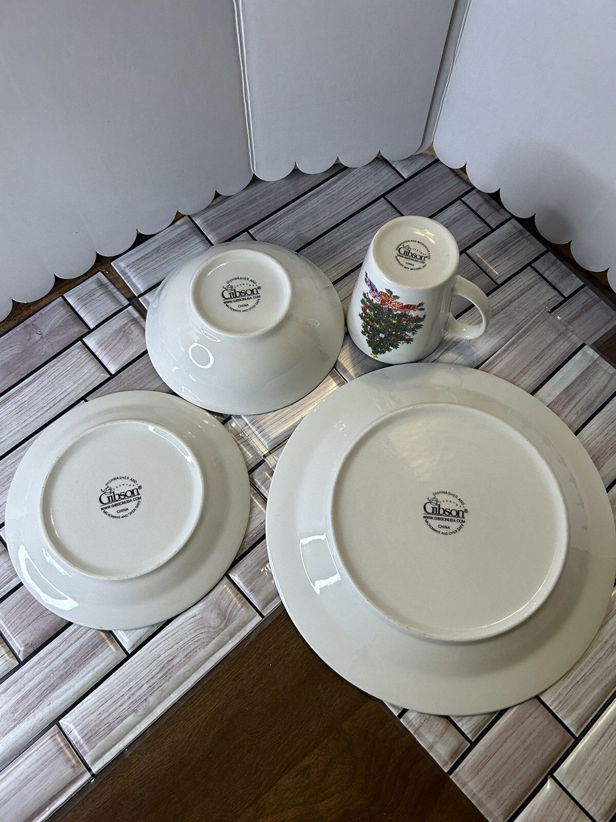 Everyday Gibson 15pc Noel Morning Durable Stoneware Set-2006-Service for 4-Used