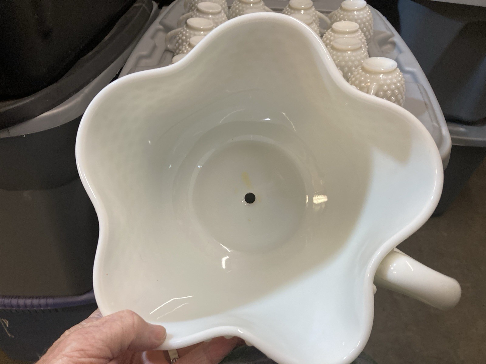 Rare Fenton White Hobnail Punch Bowl With 17 Cups / Please Read The Description