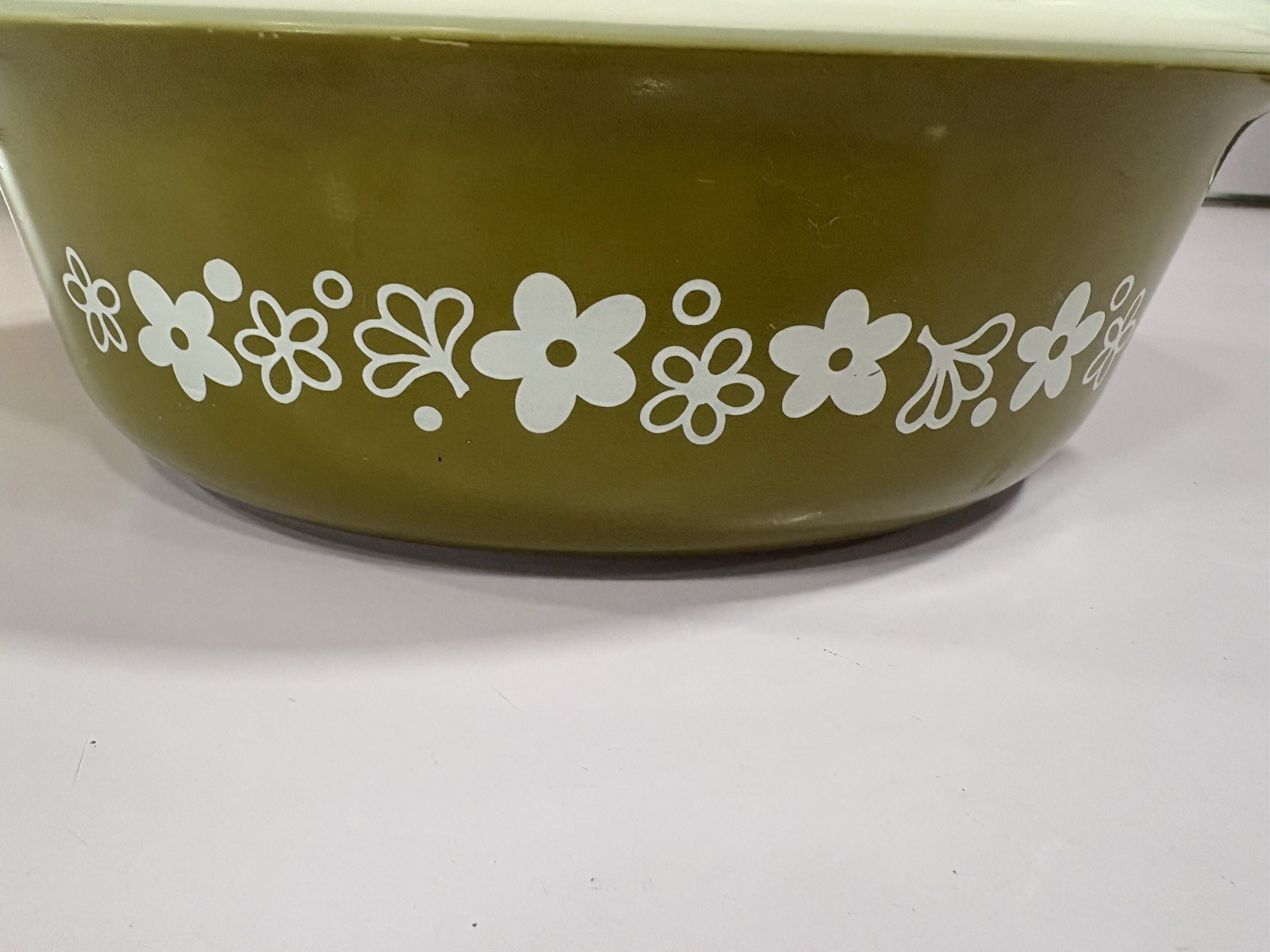 VTG PYREX Oval Casserole w/ Lid Avocado SPRING BLOSSOM CRAZY DAISY 1 1/2 QT 043
