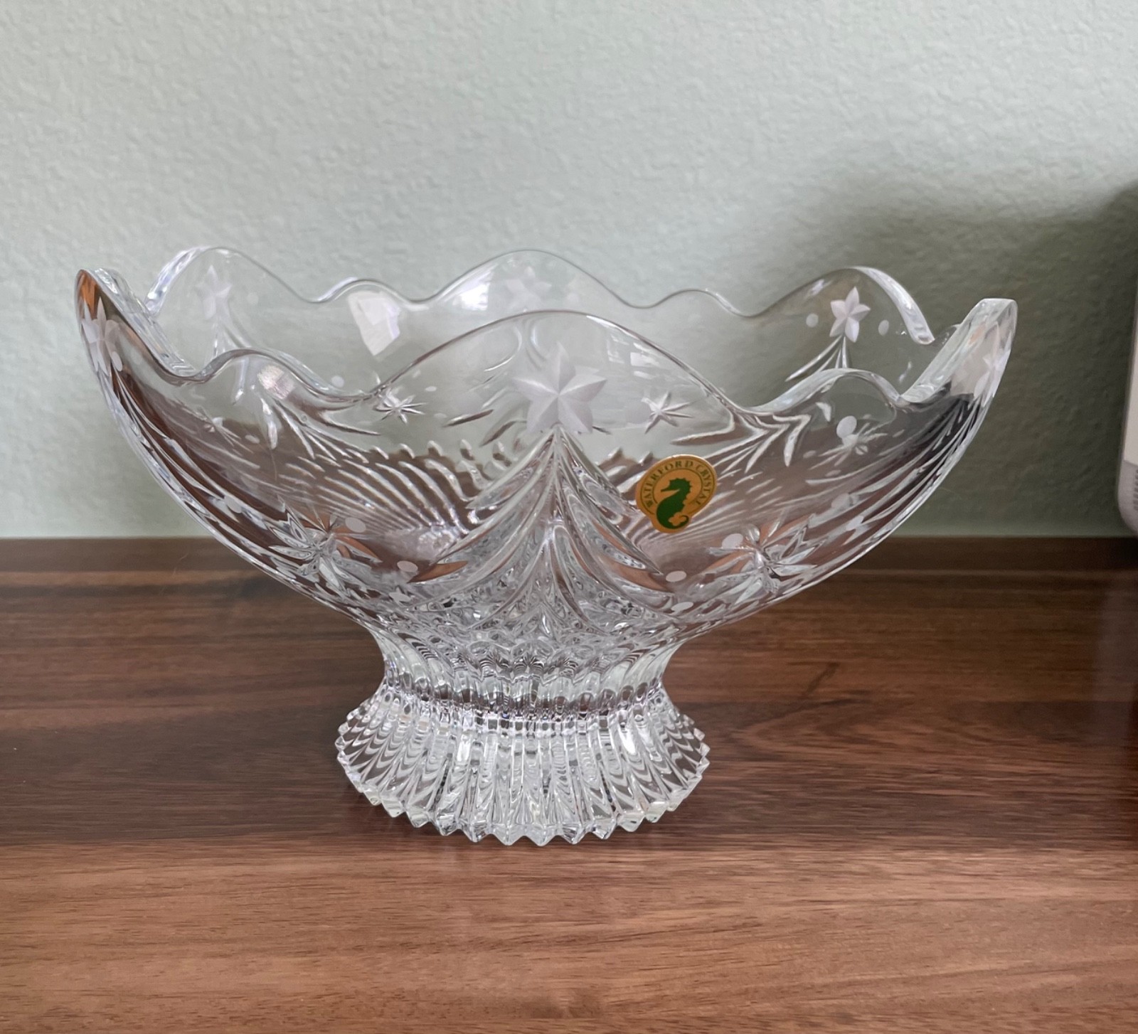 WATERFORD CRYSTAL CHRISTMAS NIGHT 10″ SCALLOPED EDGE FOOTED BOWL – MINT