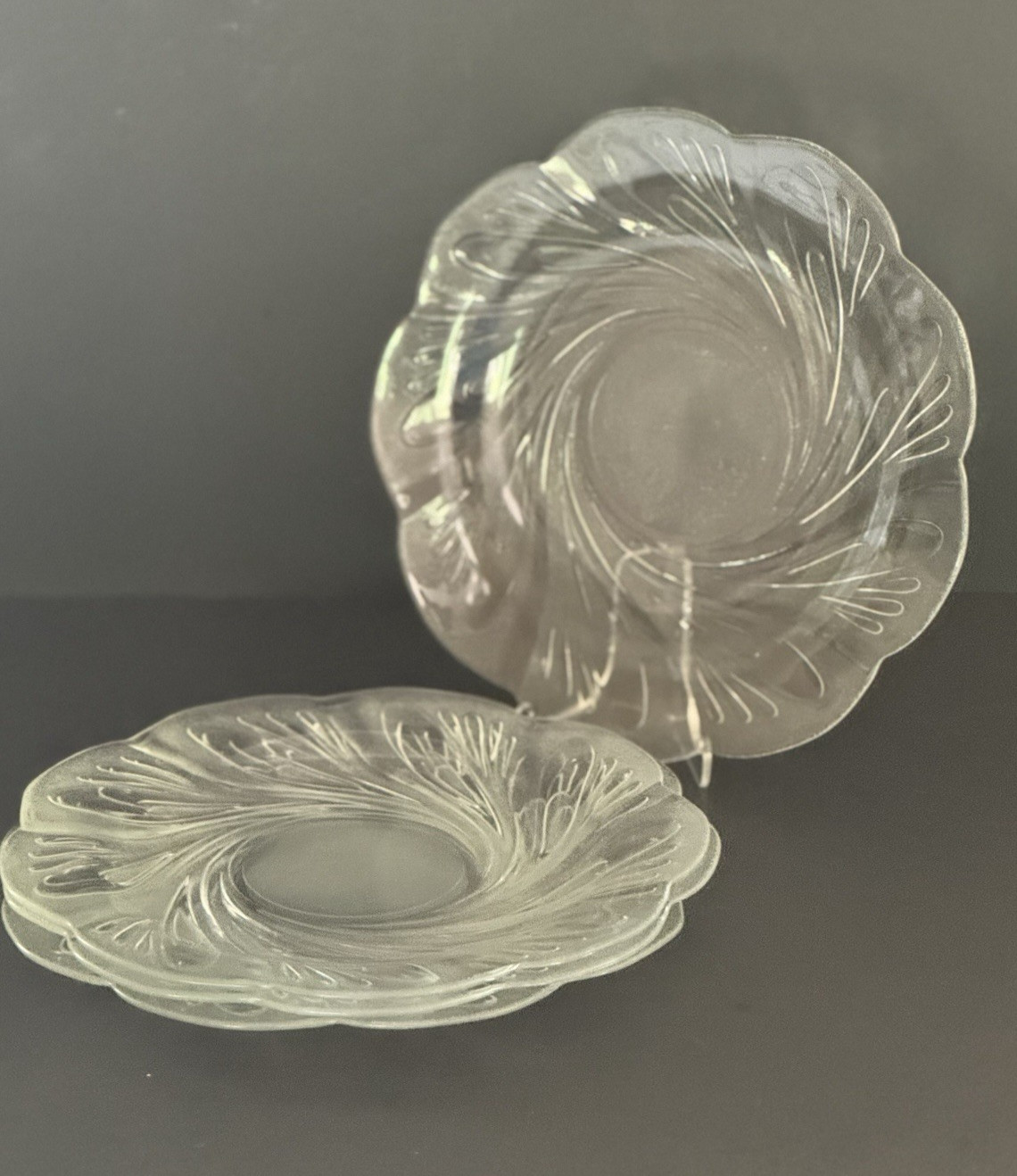 Set of 4 KIG Indonesia Floral Swirl Glass Dinner Plates 10″ Scalloped Edge