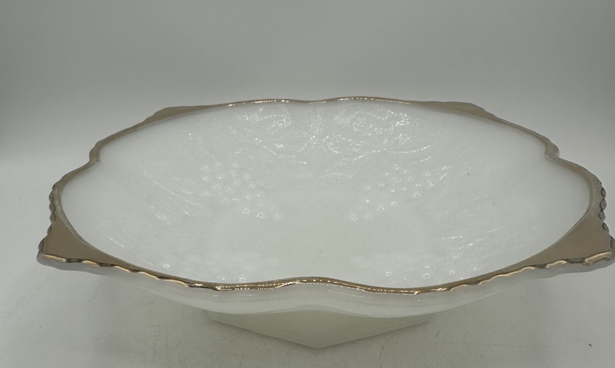 ANCHOR HOCKING FIRE KING MILK GLASS GRAPES PEDESTAL 10″ SQUARE BOWL Gold Trim