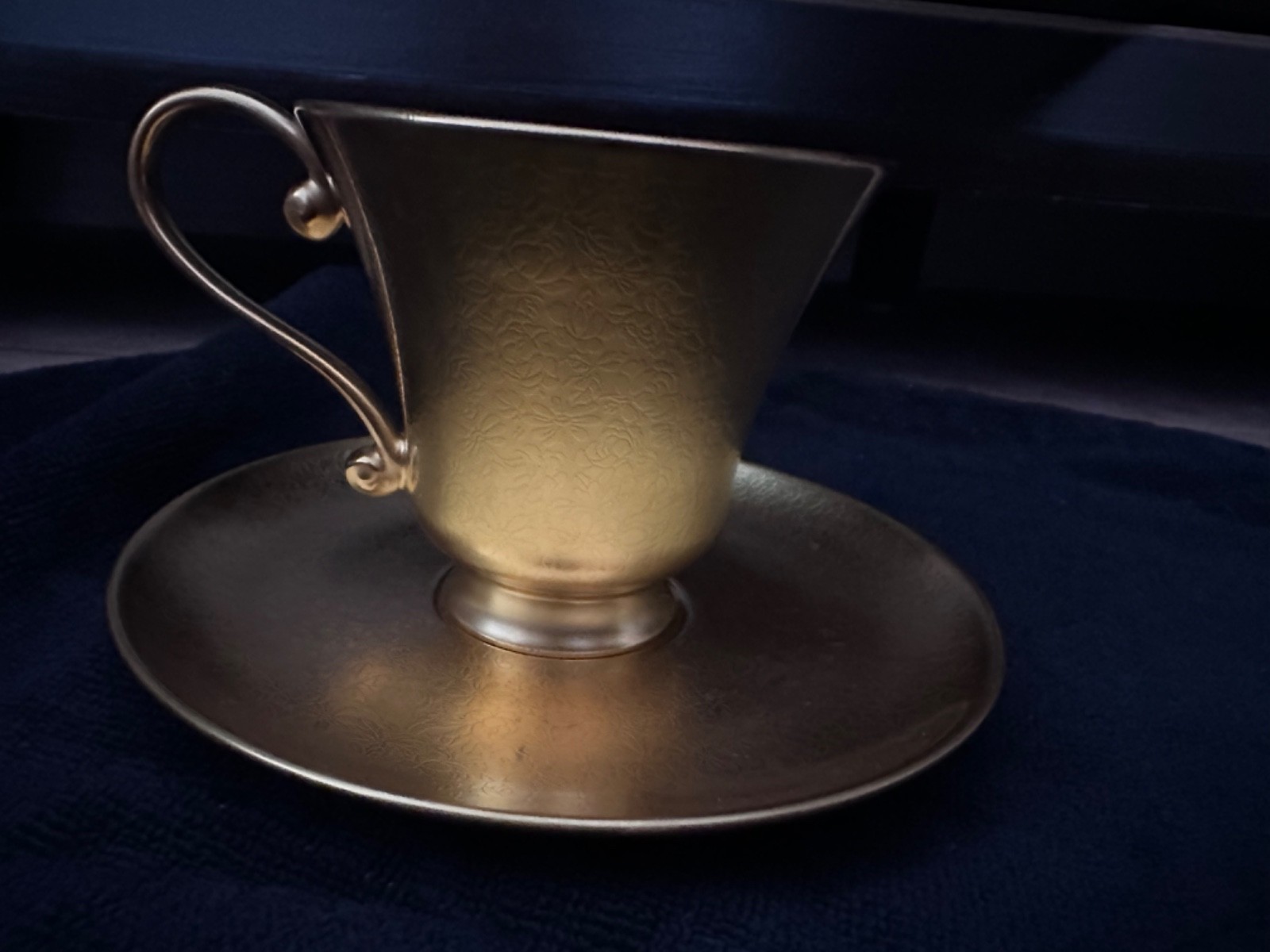 pickard china gold cups and saucers model 695