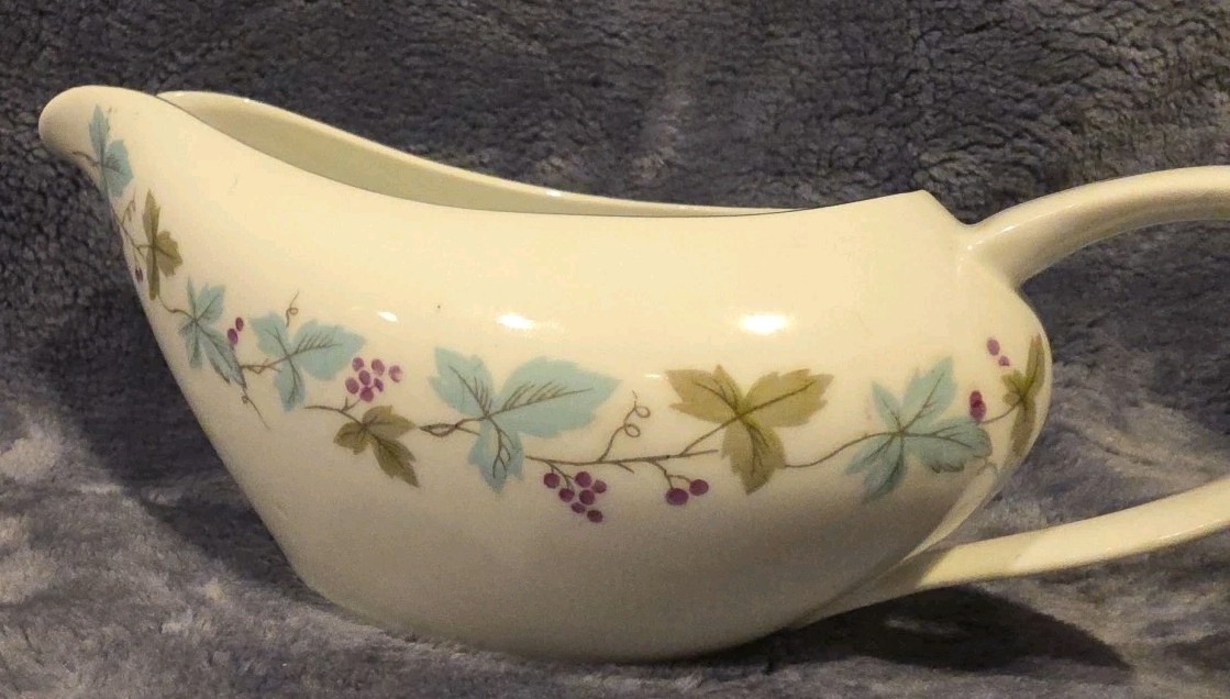 Vintage Fine China Japan Gravy Boat Floral Pattern 6701 Gold Trim