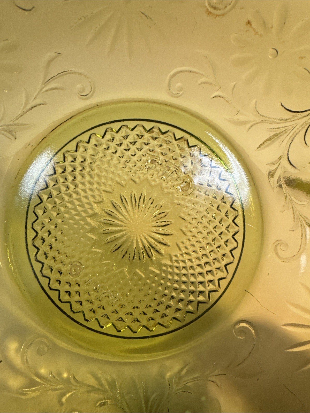 VTG 1979 Olive Green FTD Embossed Floral Glass Serving Bowl – 7 1/2 Vintage