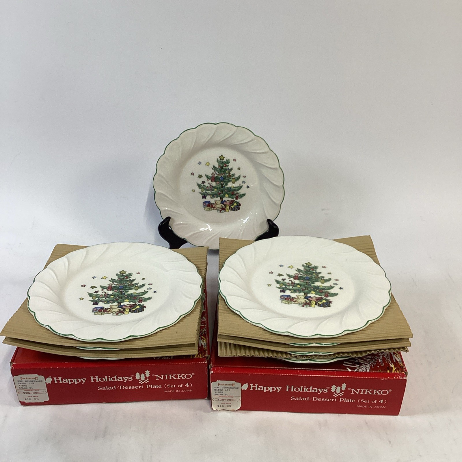 Set Of 8 Nikko Happy Holidays Salad/Dessert Plates Christmas 7 7/8″ Green Trim