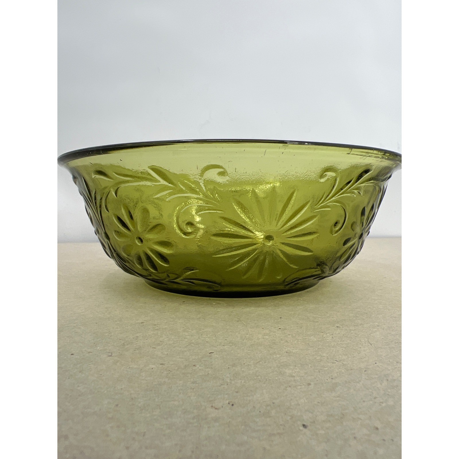 Vintage Indiana Glass Bowl Daisy Pattern Avocado Green signed FTD 1979