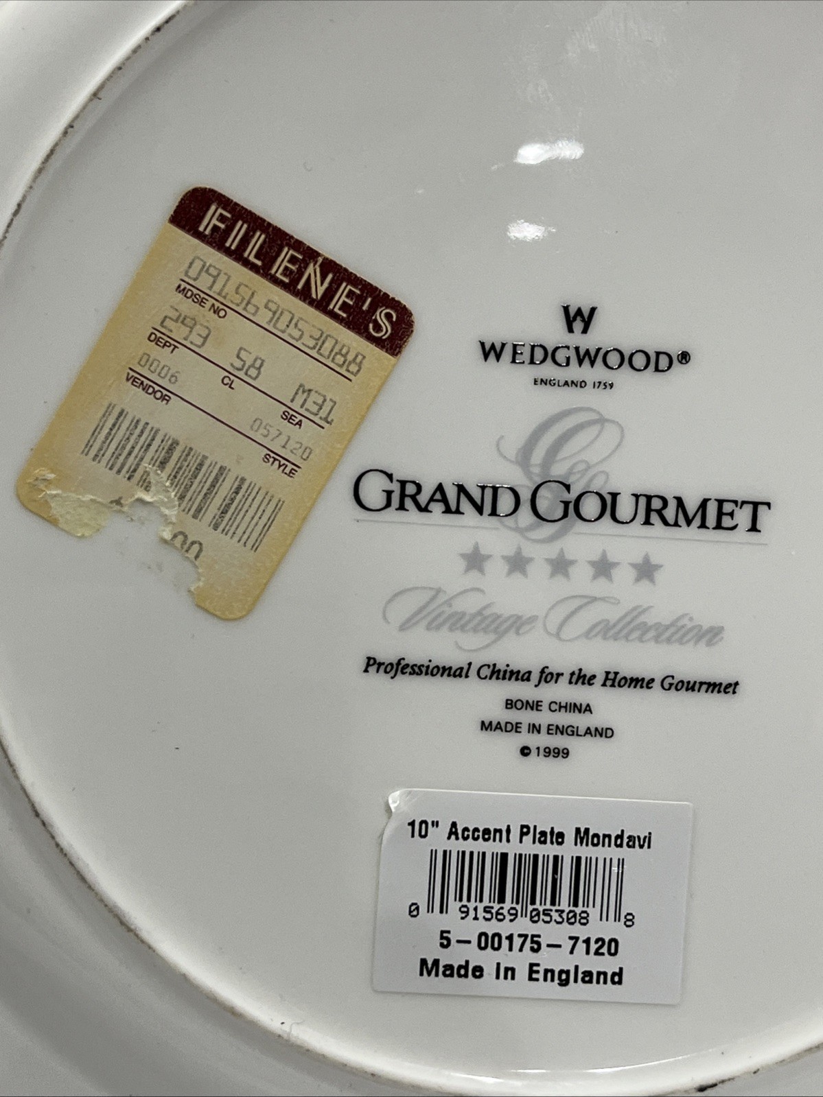 Wedgwood Grand Gourmet Collection Bone China 1999 Wine 3 Dinner Plates England